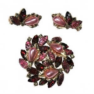 Gorgeous Demi Parure Brooch and Clip Earrings Red and Gold Tone